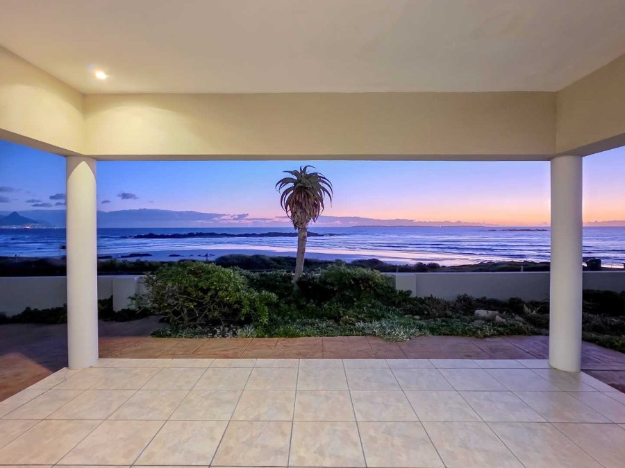 5 Bedroom Property for Sale in Bloubergstrand Western Cape